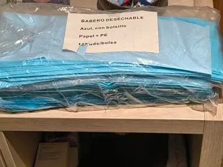 Baberos desechables azul con bolsillo