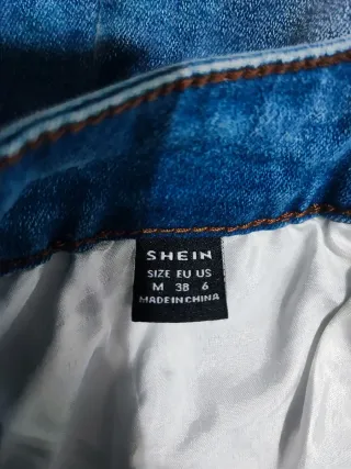 Falda vaquera con abertura delantera