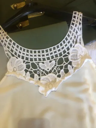 Chaqueta militar verde con detalles dorados