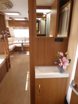 Caravana LMC Aire Acondicionado y Nevera Grande