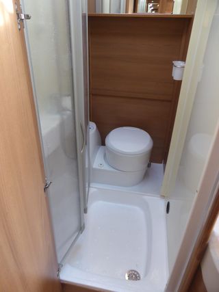 Caravana LMC Aire Acondicionado y Nevera Grande