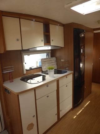 Caravana LMC Aire Acondicionado y Nevera Grande