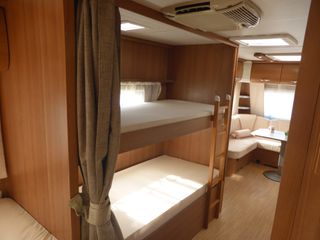 Caravana LMC Aire Acondicionado y Nevera Grande