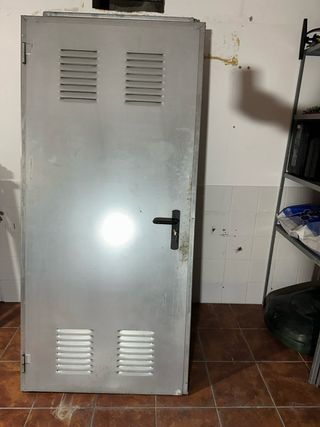 Puerta Metálica Trastero