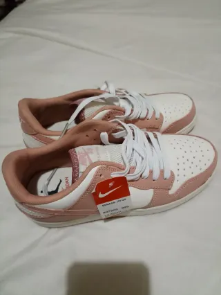 Deportivas Nike Rosa y Blancas