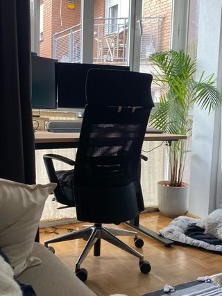 Silla de oficina ergonómica con reposacabezas