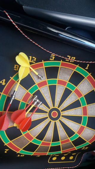 Juego de Dardos magnéticos con Diana. Nuevo.