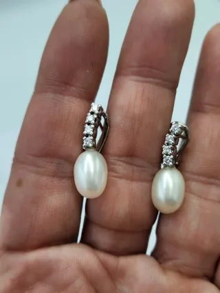 Pendientes de oro 18kt con brillantes.