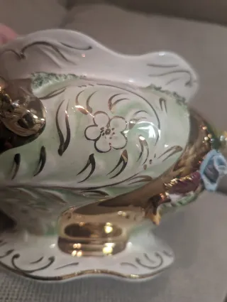 Sopera Pereiras Valado. Porcelana portgual. Dorada