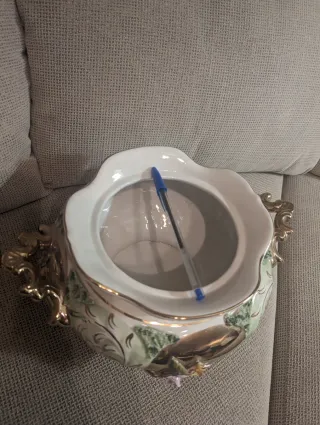 Sopera Pereiras Valado. Porcelana portgual. Dorada