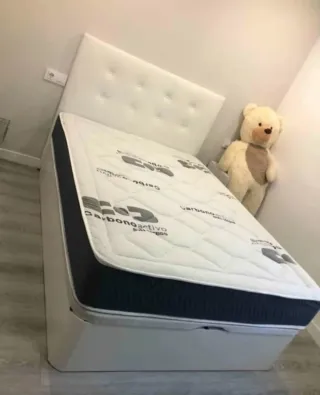 Canapé de tela y plástico