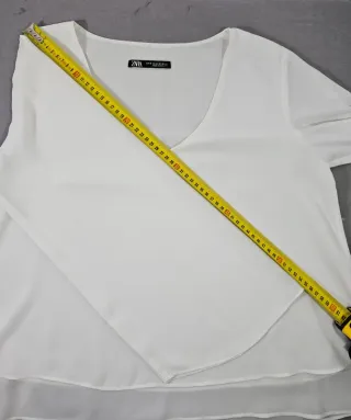 Blusa Blanca Zara Talla M con Escote en V