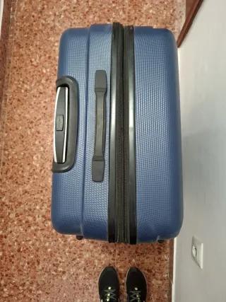 Maleta azul de viaje