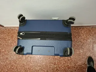 Maleta azul de viaje