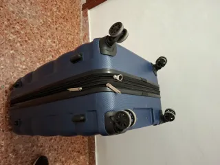 Maleta azul de viaje