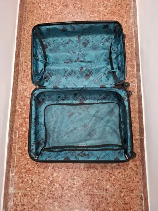 Maleta azul de viaje