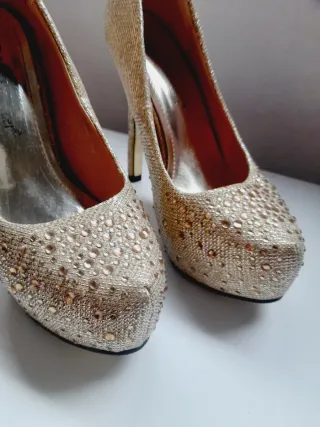 Zapatos n35  fiesta de tacón dorados con pedrería