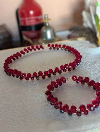 Gargantilla y pulsera de cristal rojo