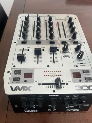 Mezclador DJ Behringer VMX300 Pro