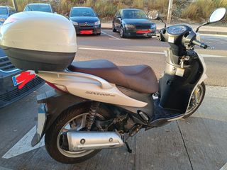 Suzuki Sixteen 125 c.c. Scooter