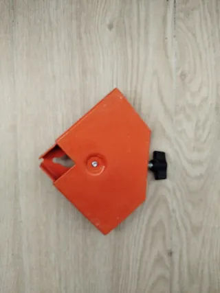 Escuadra para montaje de muebles