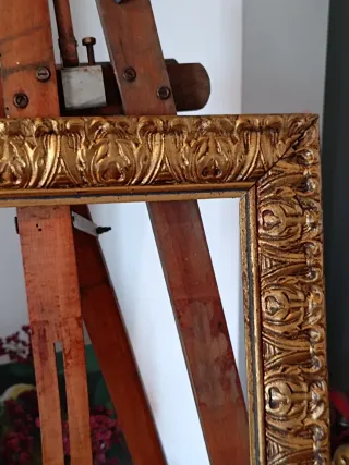 Marco antiguo dorado tallado