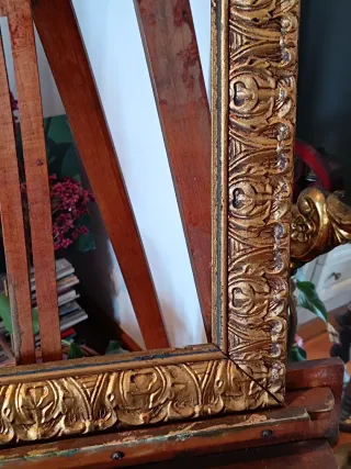 Marco antiguo dorado tallado