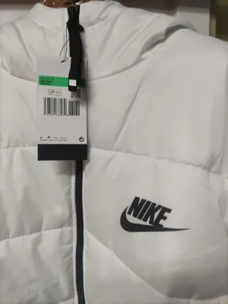 Plumas Nike blancas,estupenda prenda