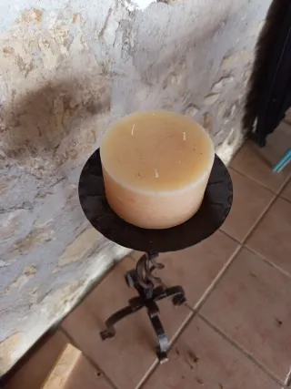 Candelabro trípode alto forjado