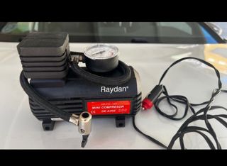 Este minicompresor de aire es adecuado para coches