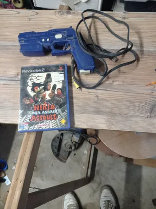 Pistola y juego PS2 Ninja Assault