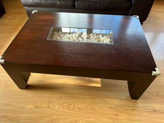 Mesa de centro de madera con cristal