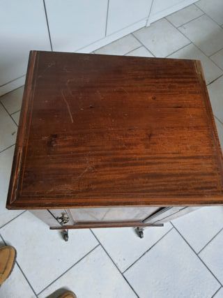 Comodino Luigi XVI intarsiato sec. XVIII