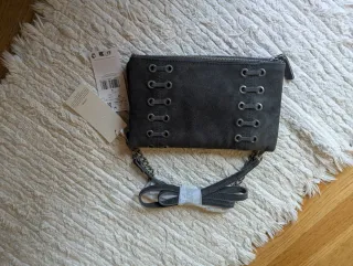 Bolso Mango ante gris con cadenas