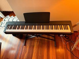 Piano Digital Yamaha P-143