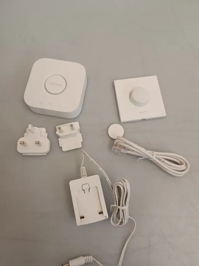 Kit Inicial Philips Hue Bridge com 3 Lâmpadas G2Y0143