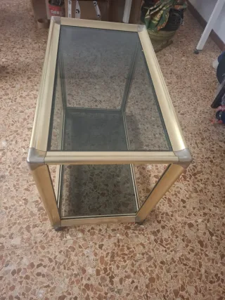 Mesa auxiliar cristal y metal dorado