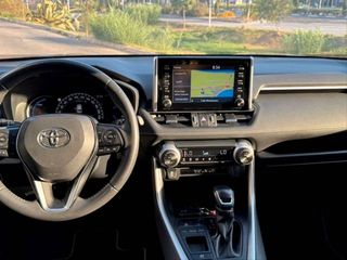 TOYOTA Rav4 2.5l 220H Advance