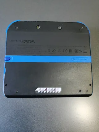 Nintendo 2DS Negra y Blanca