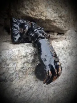 Antigua aldaba llamador hierro Mano de Fátima