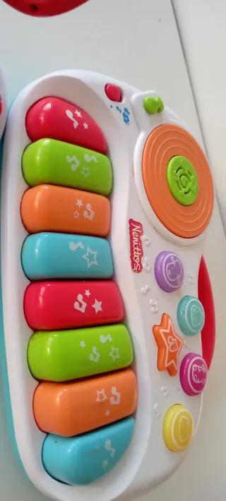 Juguetes musicales para niños a pilas