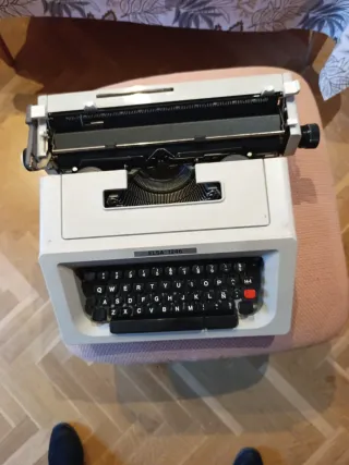 Máquina de escribir ELSA 1246, Olivetti