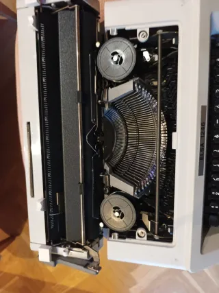 Máquina de escribir ELSA 1246, Olivetti