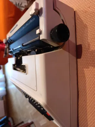 Máquina de escribir ELSA 1246, Olivetti
