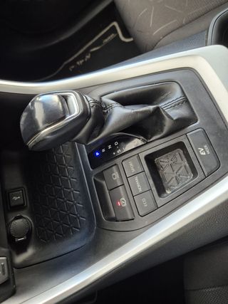 TOYOTA RAV4 220H BUSINESS