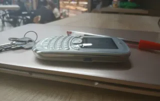 Teléfono Móvil Alcatel OT-355 Teclado QWERTY.