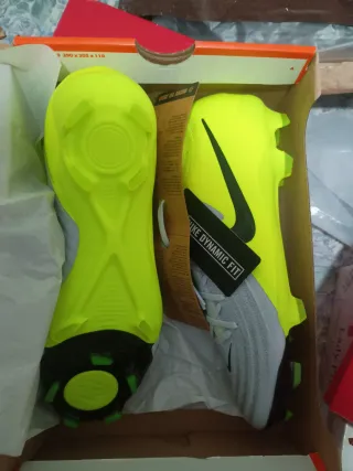 Zapatillas Fútbol Nike Phantom Gris/verde talla 40