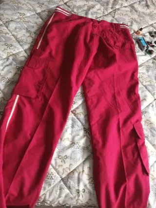 Pantalones cargo rojos