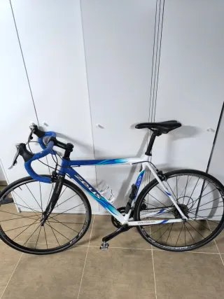 Bicicleta de carretera Zeus