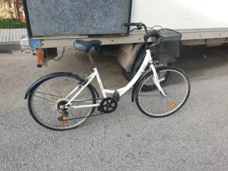 Bicicleta urbana blanca